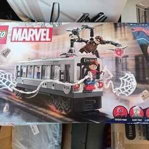 LEGO Marvel Spider-Man Train Battle Set